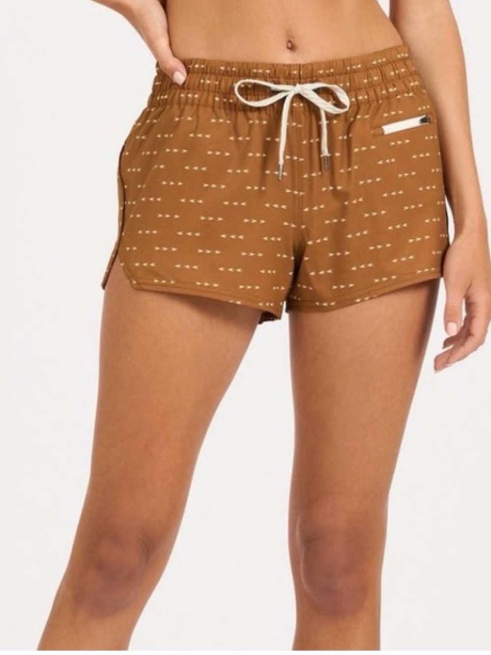 Vuori Sz SM clementine 2.5” shorts in Turmeric